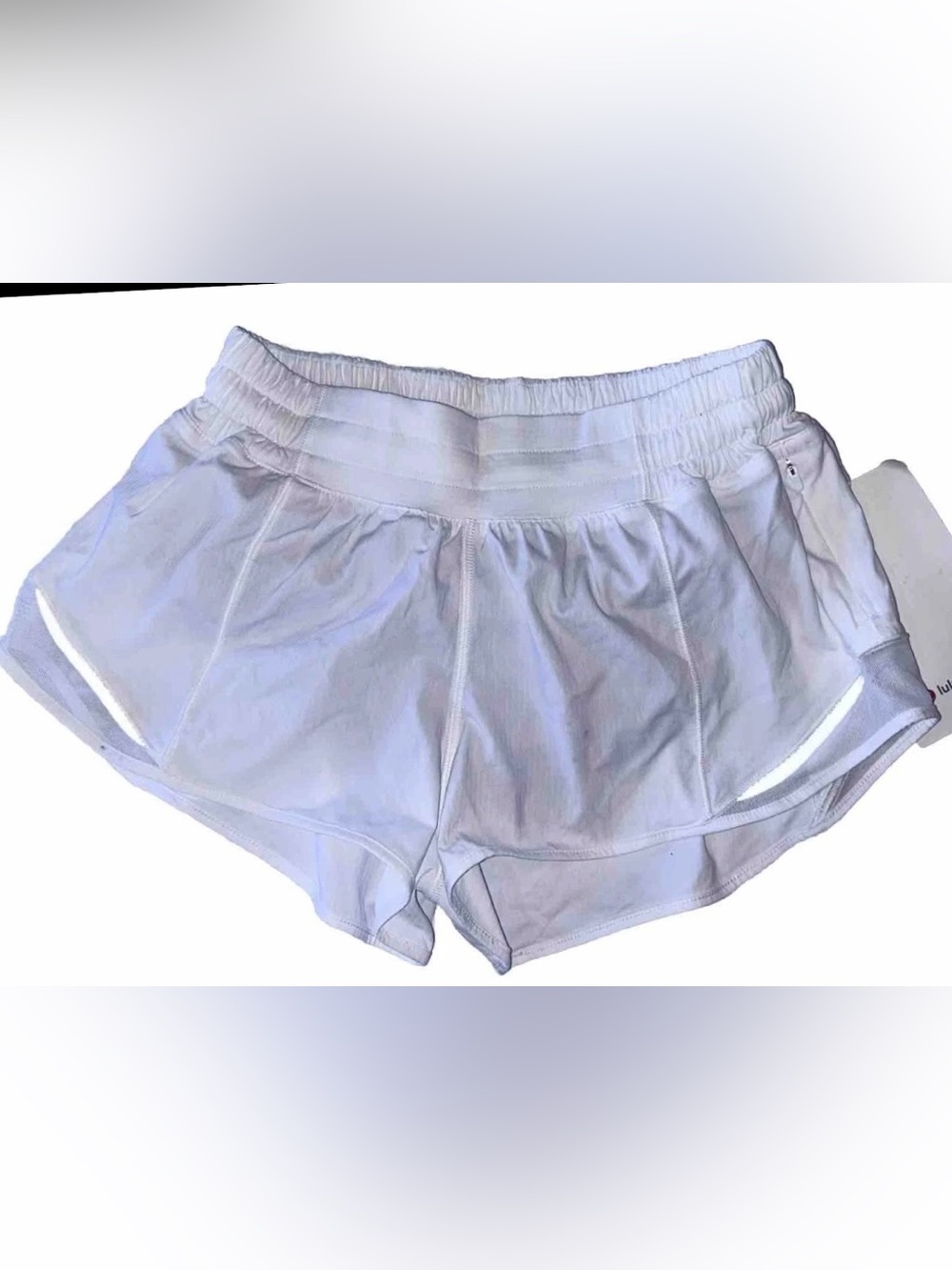 NWT LULULEMON SIZE 6 HOTTY HOT LOW RISE 4”L SHORT AUTHENTIC LINED POWDER BLUE